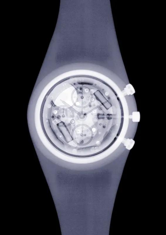 5月16日，瑞士斯沃琪（Swatch）像是个大胆的冒险家，和顶级制表界的“超级巨
