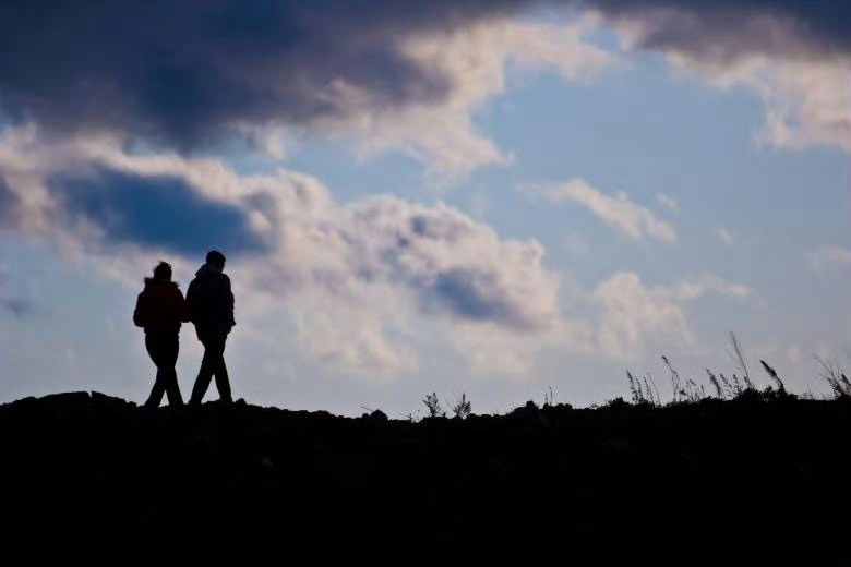 但凡已经发生的事情，就应该是这样子的。人要拓展自己的认知，最重要的事就是去理解事