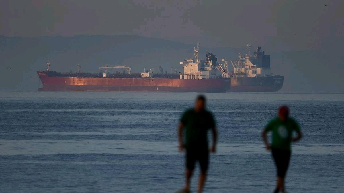 新闻快讯：美财长拟解除1.4亿桶伊朗滞留原油制裁 战略转向能源危机管理
 
20