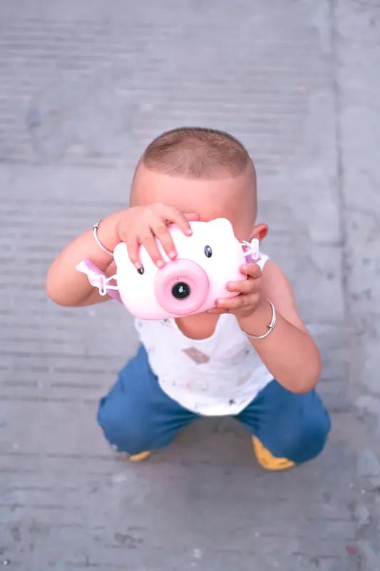 小朋友长大后想当警察，原因还挺多。在孩子的世界里，警察就是现实版超级英雄。像5岁