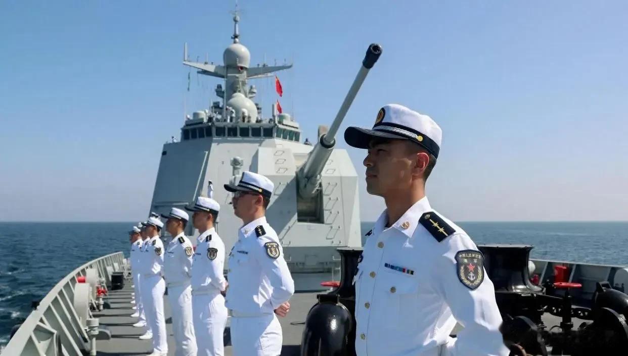 西方抹黑我国，碰巧有6艘中方军舰在中东地区，西方媒体就开始了炒作，声称中方有意在