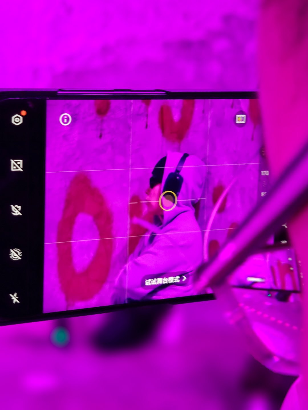 来 nothing 搞的线下活动，费解，但很新奇，一进门我以为是假人，结果大哥动