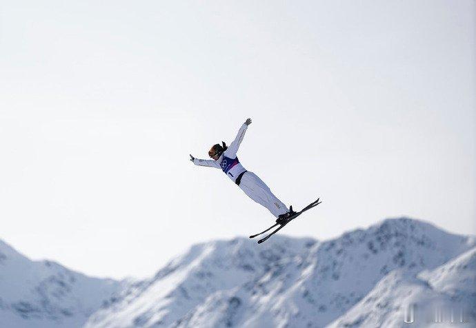 五朝元老关键时刻太稳了，伟大无需多言。一老一少，一晚上双喜临门，夺金还得看自己人