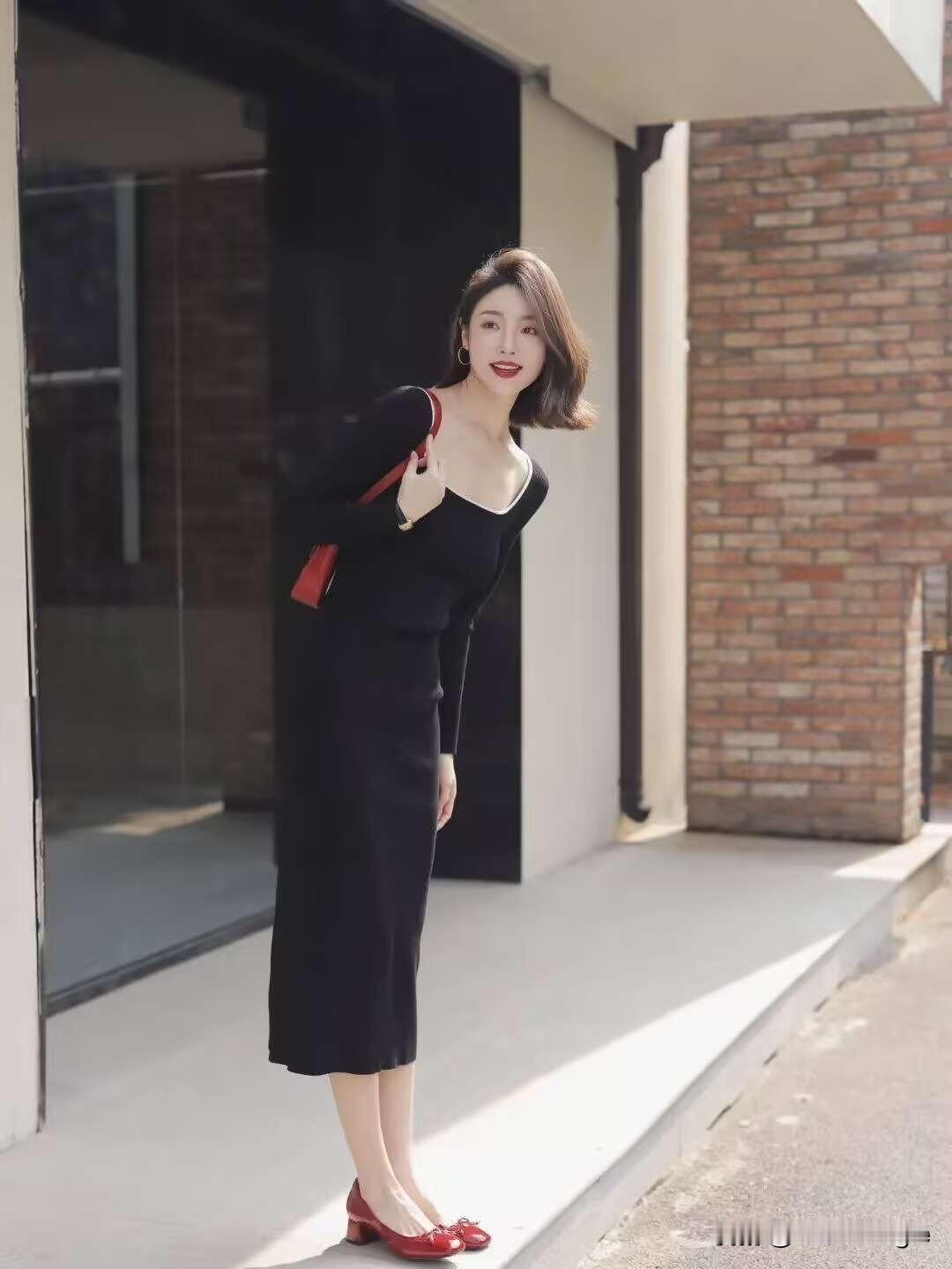 优雅黑裙搭配红包，都市时尚感十足！👠👜✨
