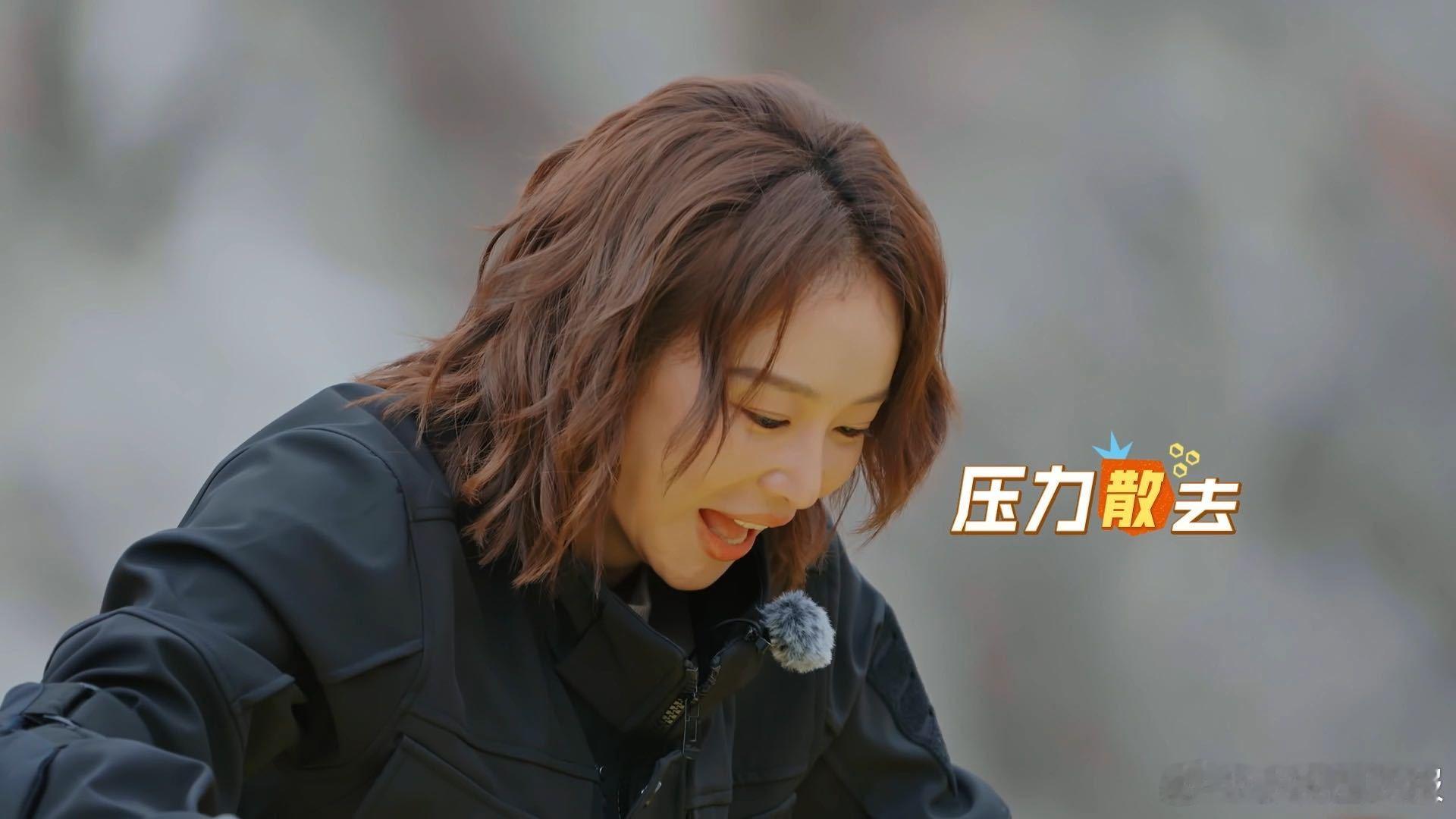 高叶一听影后嘴角比ak还难压本来在独木桥上犹豫不决的高叶，听到王传君周冬雨喊她影