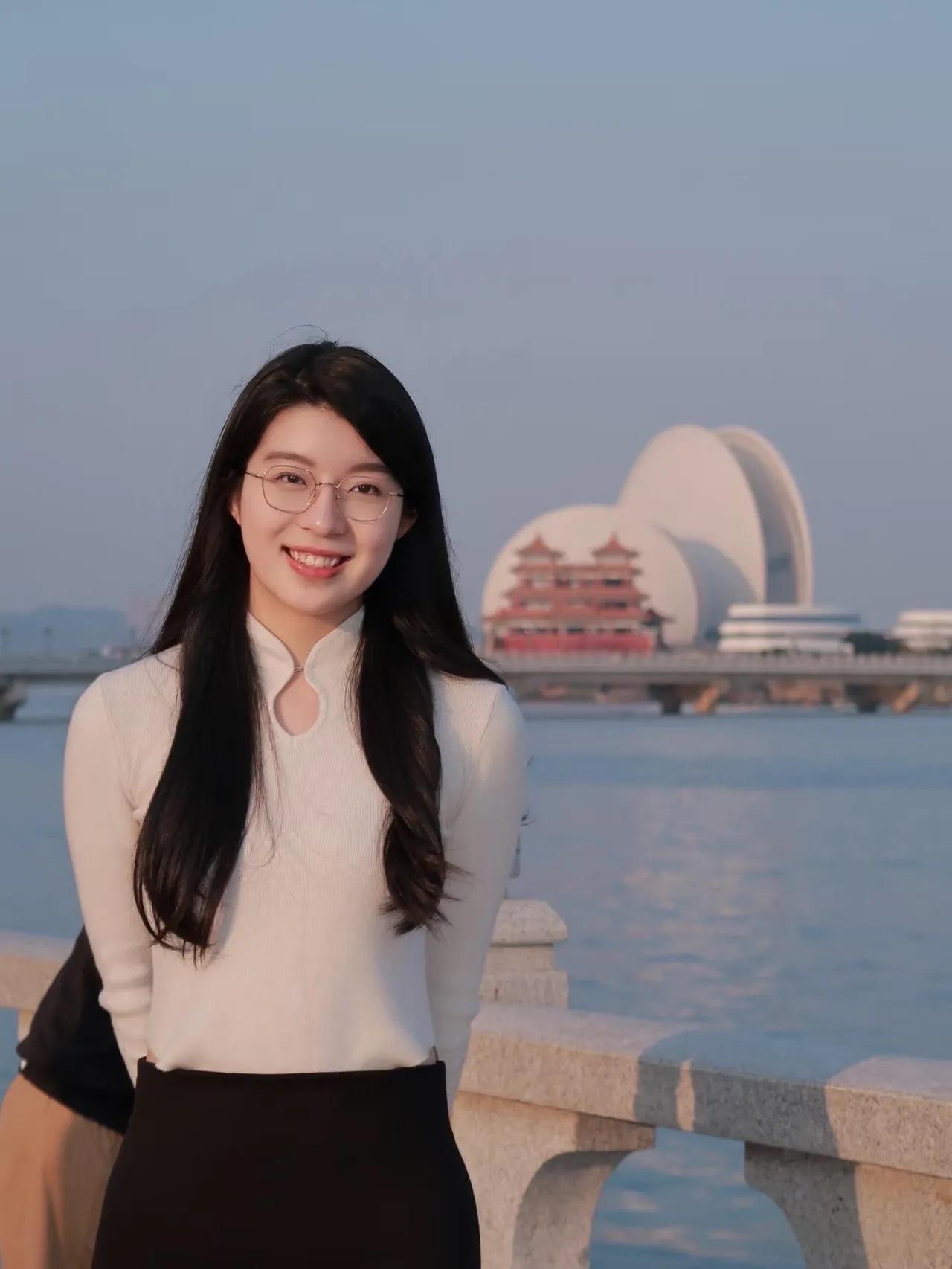 国泰民安女生怎么穿搭会看上去很优雅 女生怎么穿搭会看上去很优雅 时尚穿搭随手拍