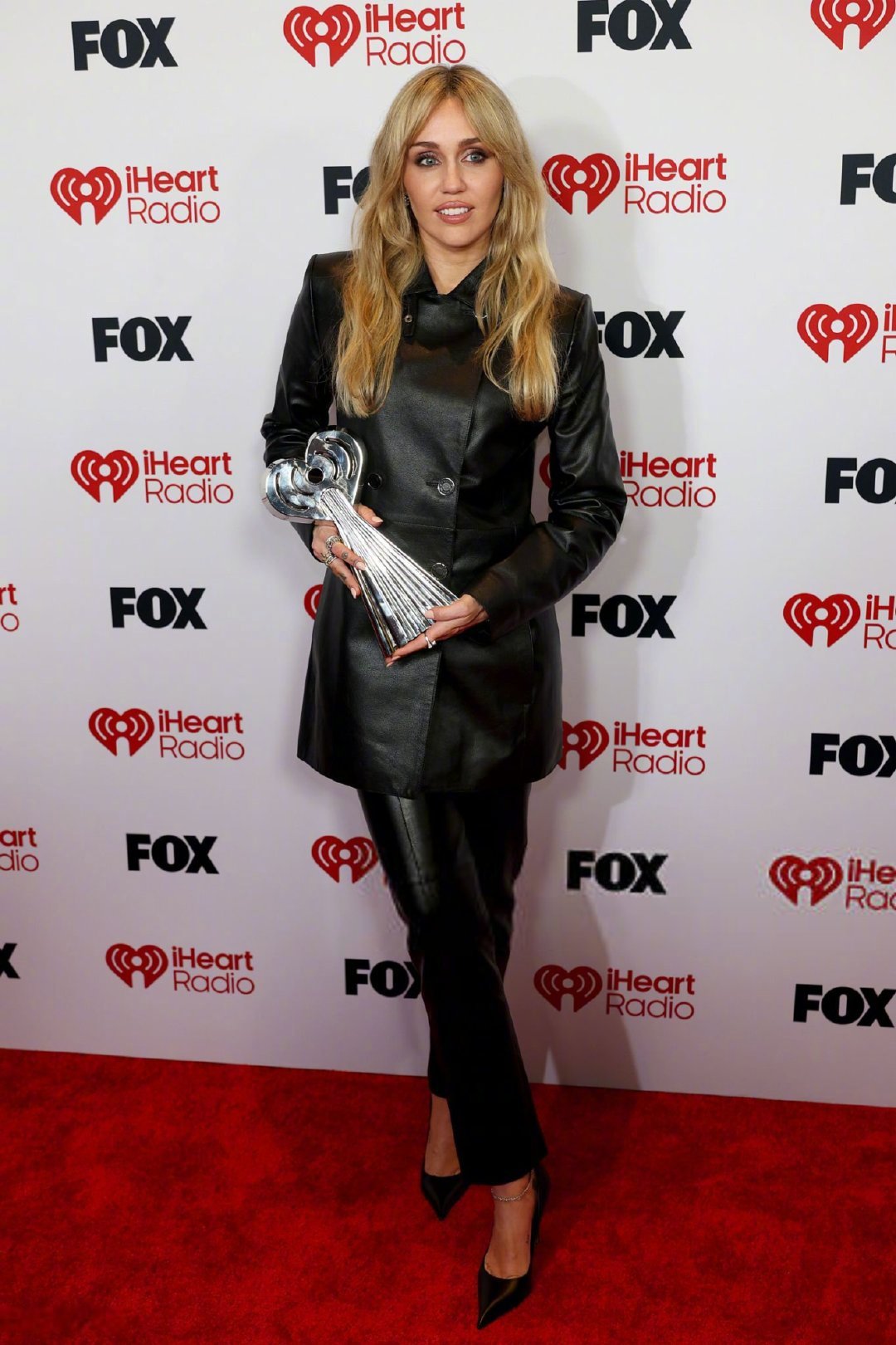 Miley Cyrus 最新现身 2026 iHeartRadio Music 