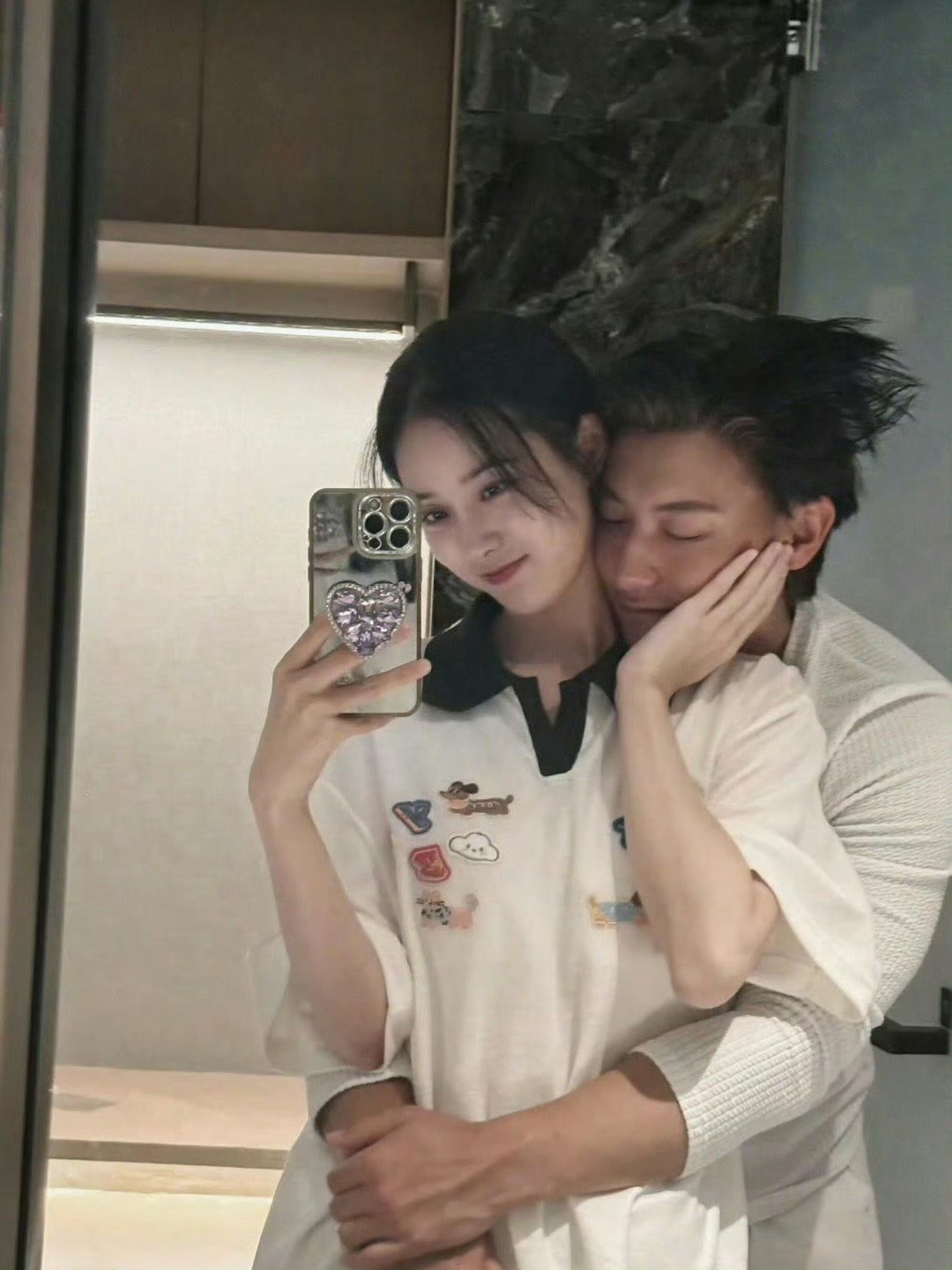 黄子韬徐艺洋 巧克力水蜜桃 这届网友是甜品大师吧！把黄子韬徐艺洋同框比作巧克力大