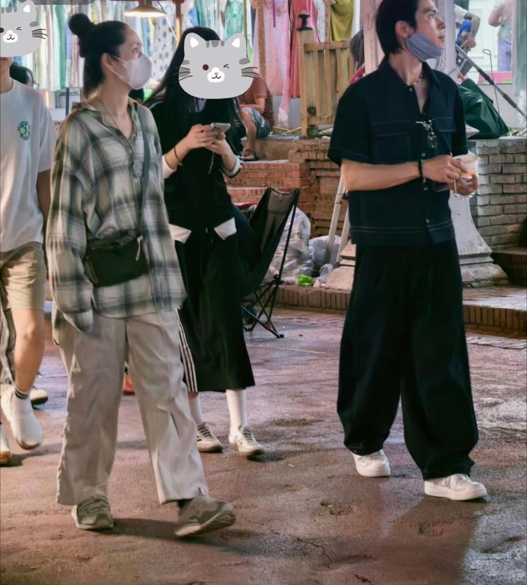 郭碧婷和向佐夫妻俩带着郭爸爸和妹妹的孩子去云南度假被不少网友偶遇。


感觉郭碧