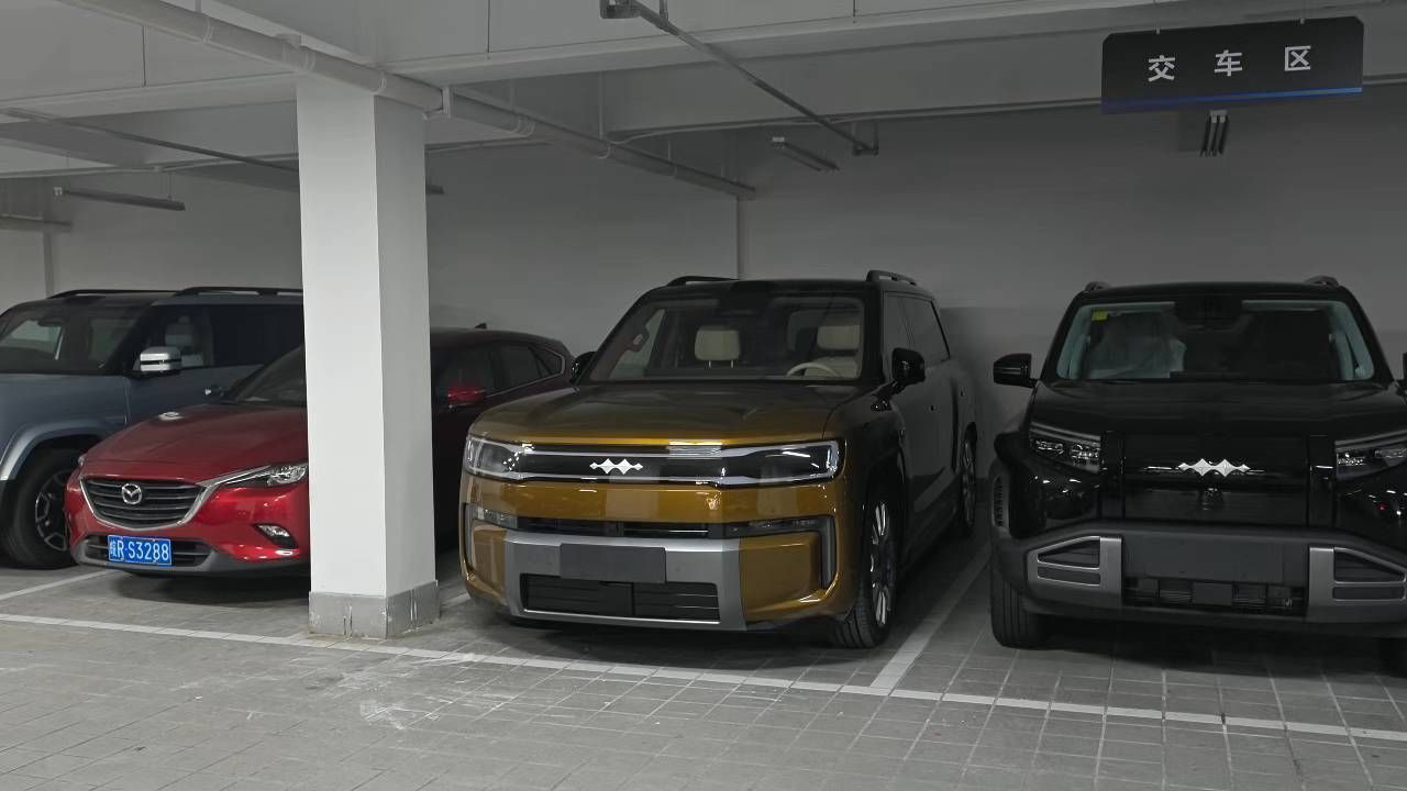 方程豹钛9灯光超级帅