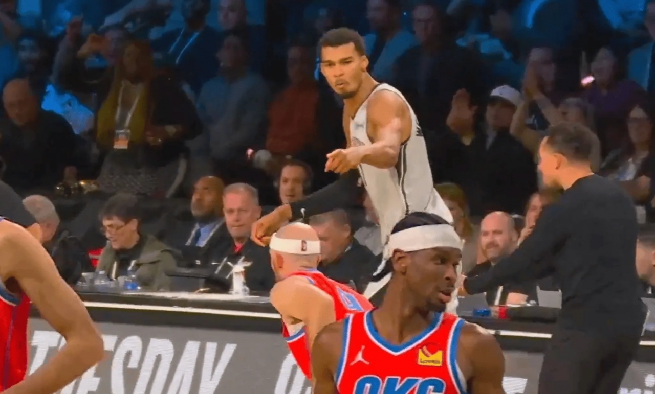 ➡好想接着看勇士打马刺打雷霆啊优雅的讽刺！文班：很高兴能参与这种纯粹且有体育道德