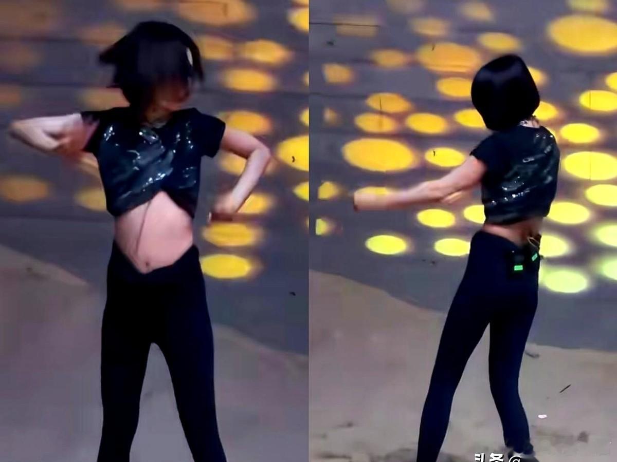 顶着“三金影后”的光环去演话剧，周冬雨这一步，直接把自己的老底交了个干干净净。 