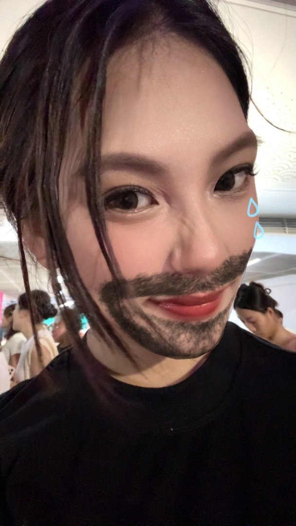 热得叔叔头发都打绺儿 