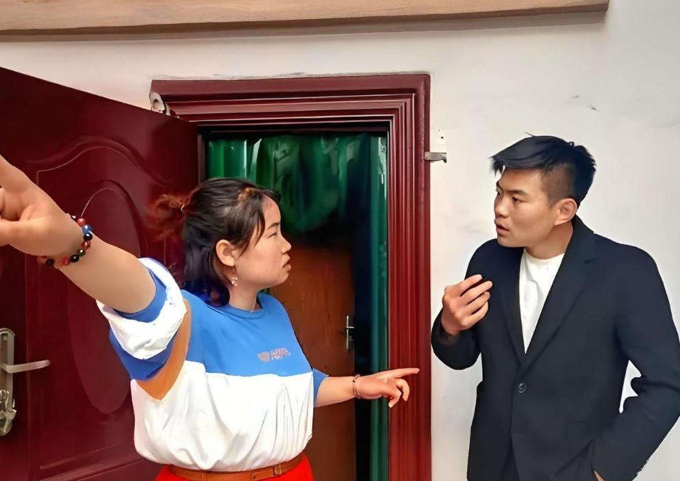 这几天小舅子不断来我家，每次也不敲门，直接拿钥匙就打开了，我媳妇居然把我家门的钥