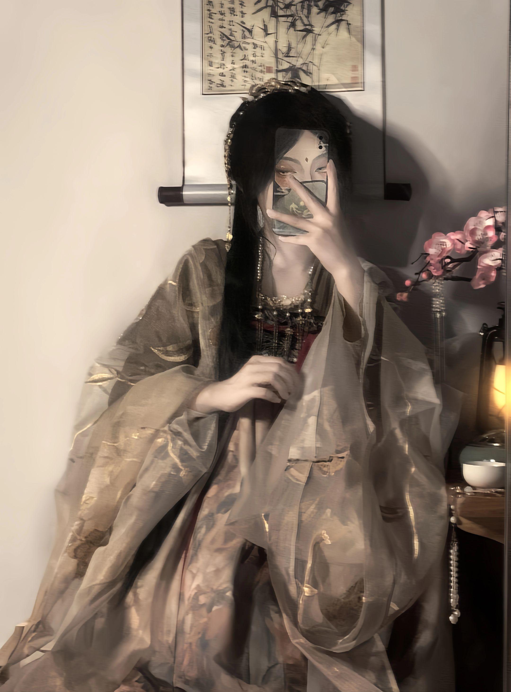 “一字白首，浅情挥不休……”