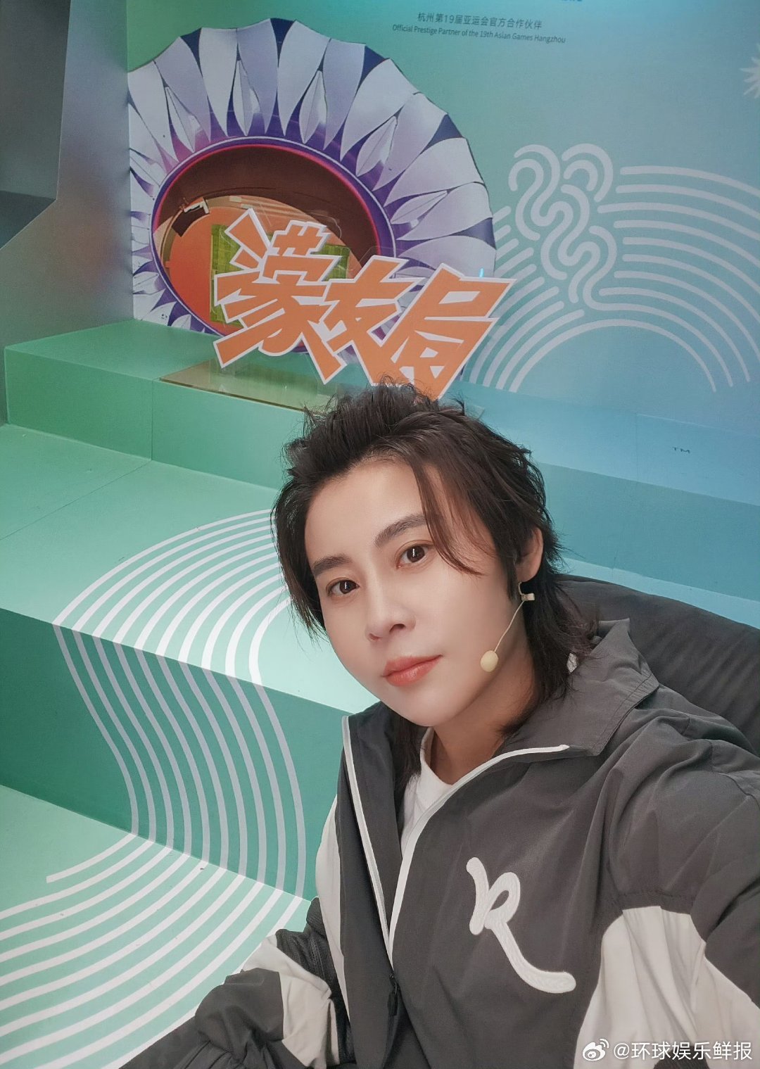 赛场是霸气短道速滑前辈，舞台变身灵动爱豆，王濛跨界展现不一样魅力，气场全程在线王