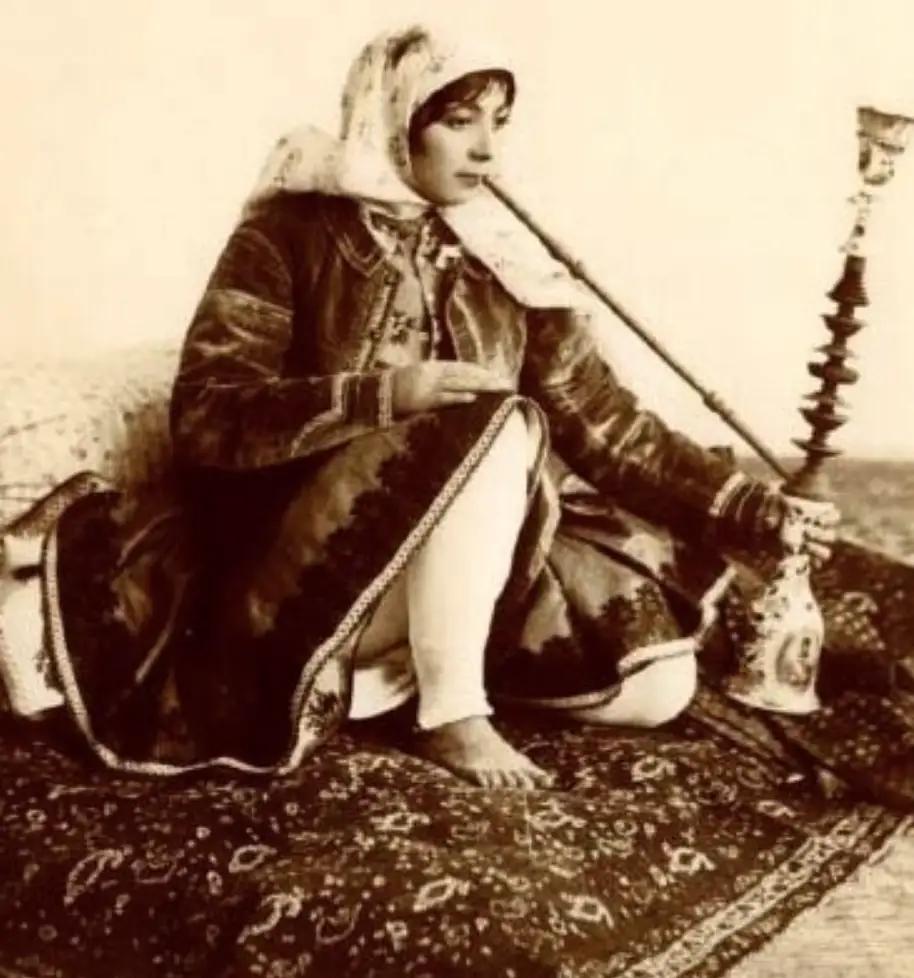 霍梅尼不管这个家伙是开倒车还是进步。它是真正的，在历史上前所未有的一场核聚变。