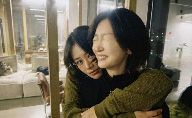 周冬雨马思纯“花少”再合体：11年闺蜜情，粉碎所有不和传闻！