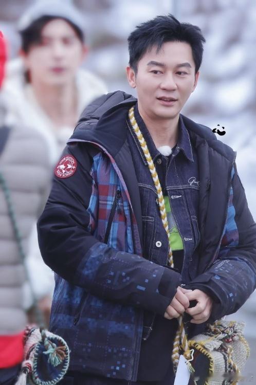 敖瑞鹏李晨一个不尊老一个不爱幼 敖瑞鹏李晨冰桶“互坑”名场面！敖瑞鹏从微笑到表情