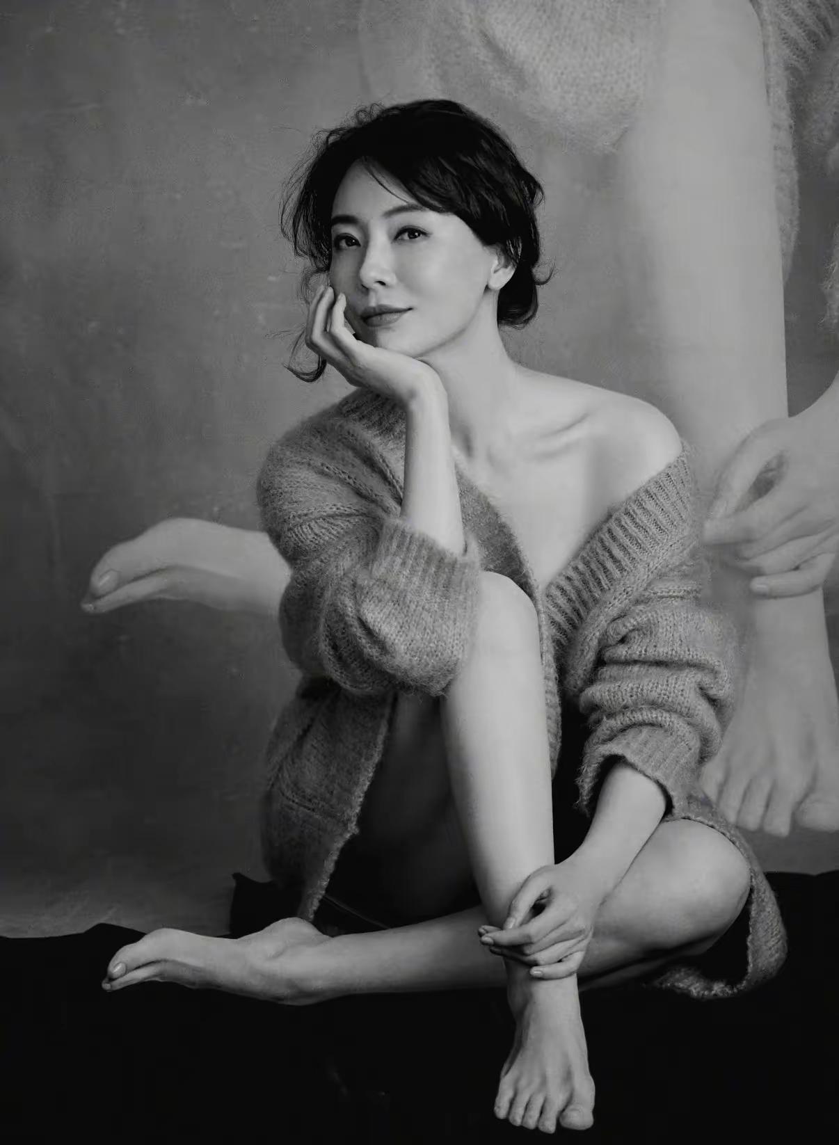 [吃瓜群众]最近，“大（lao）姐姐秀jio”很流行吗？[思考]连陈数，都参与进