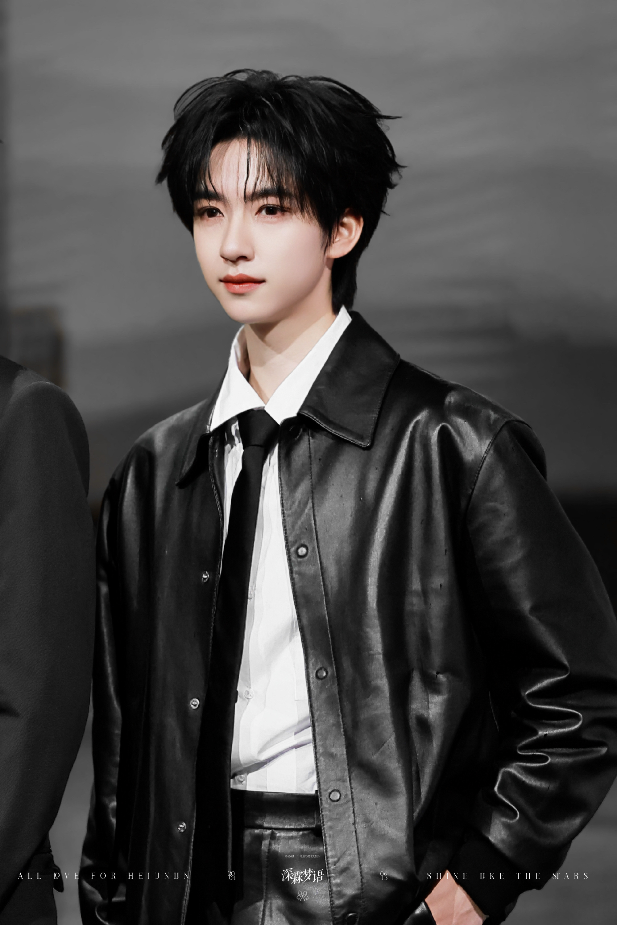 贺峻霖粉丝给桃花坞放饭了五十公里桃花坞 路透大赏之拍完自家小孩抬头一看，嚯，这不