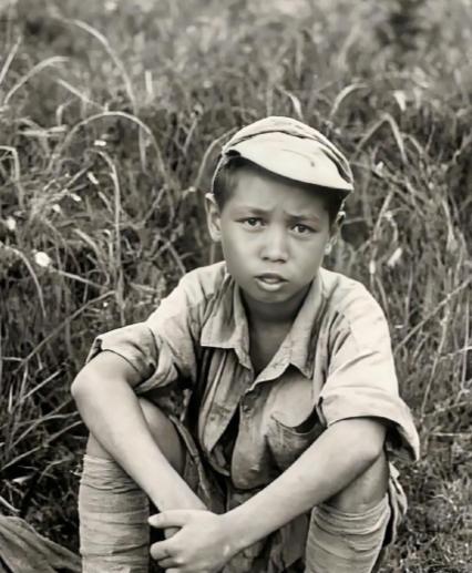 [微风]1943年，一名小兵炸日军炮楼，却把炸药包放错了位置，引爆之后，日军的炮