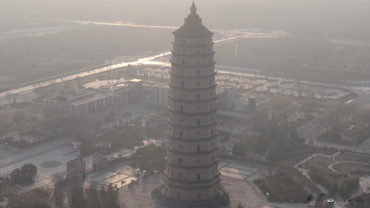 太可惜了！咸阳居然把这座国宝给了西咸！
熟悉咸阳的朋友都知道，咸阳的古塔很多，几