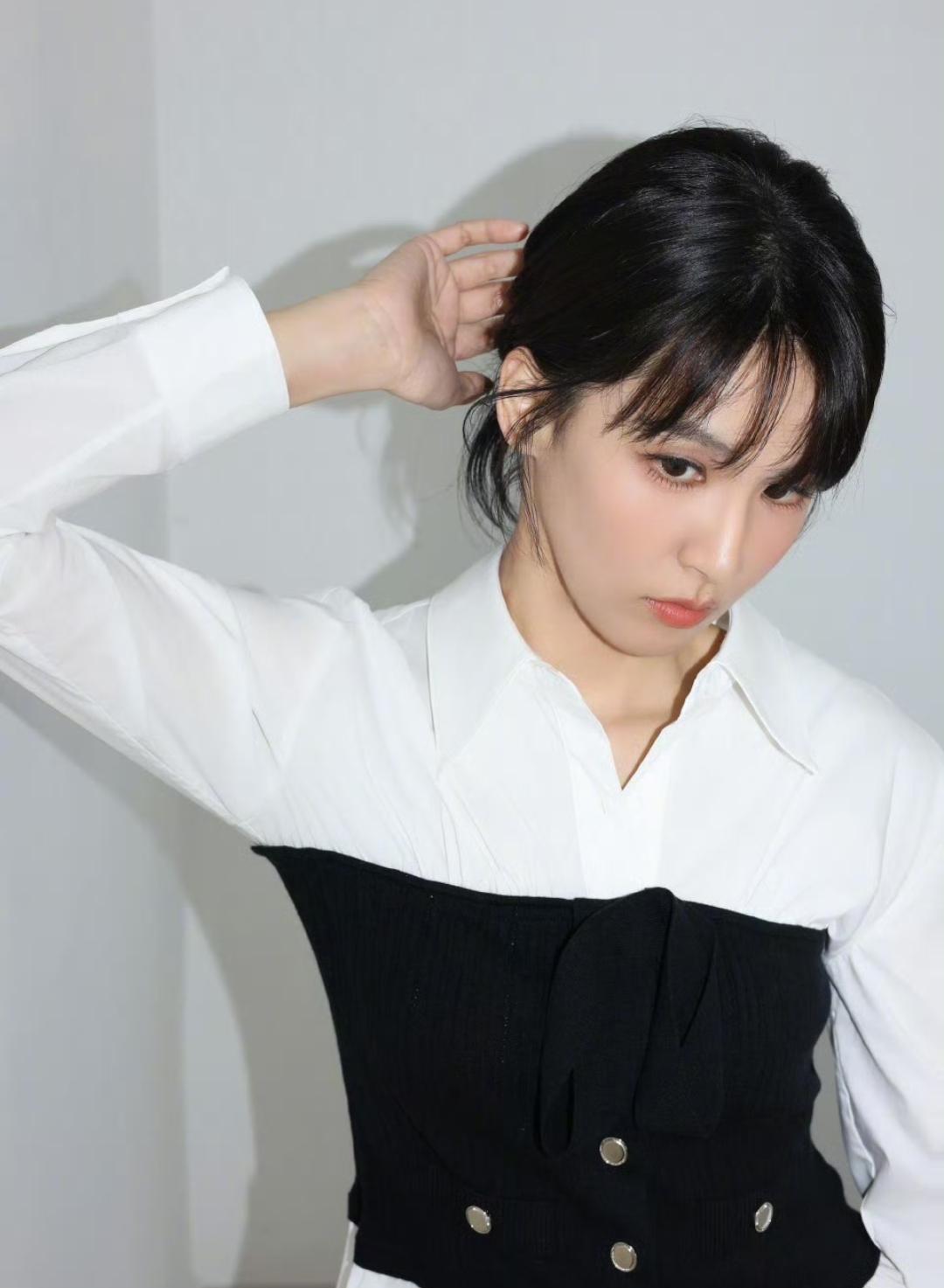 浪姐7终于有了个不错的1v1合唱舞台《言不由衷》。
张月虽然让浪姐的真人秀难看了