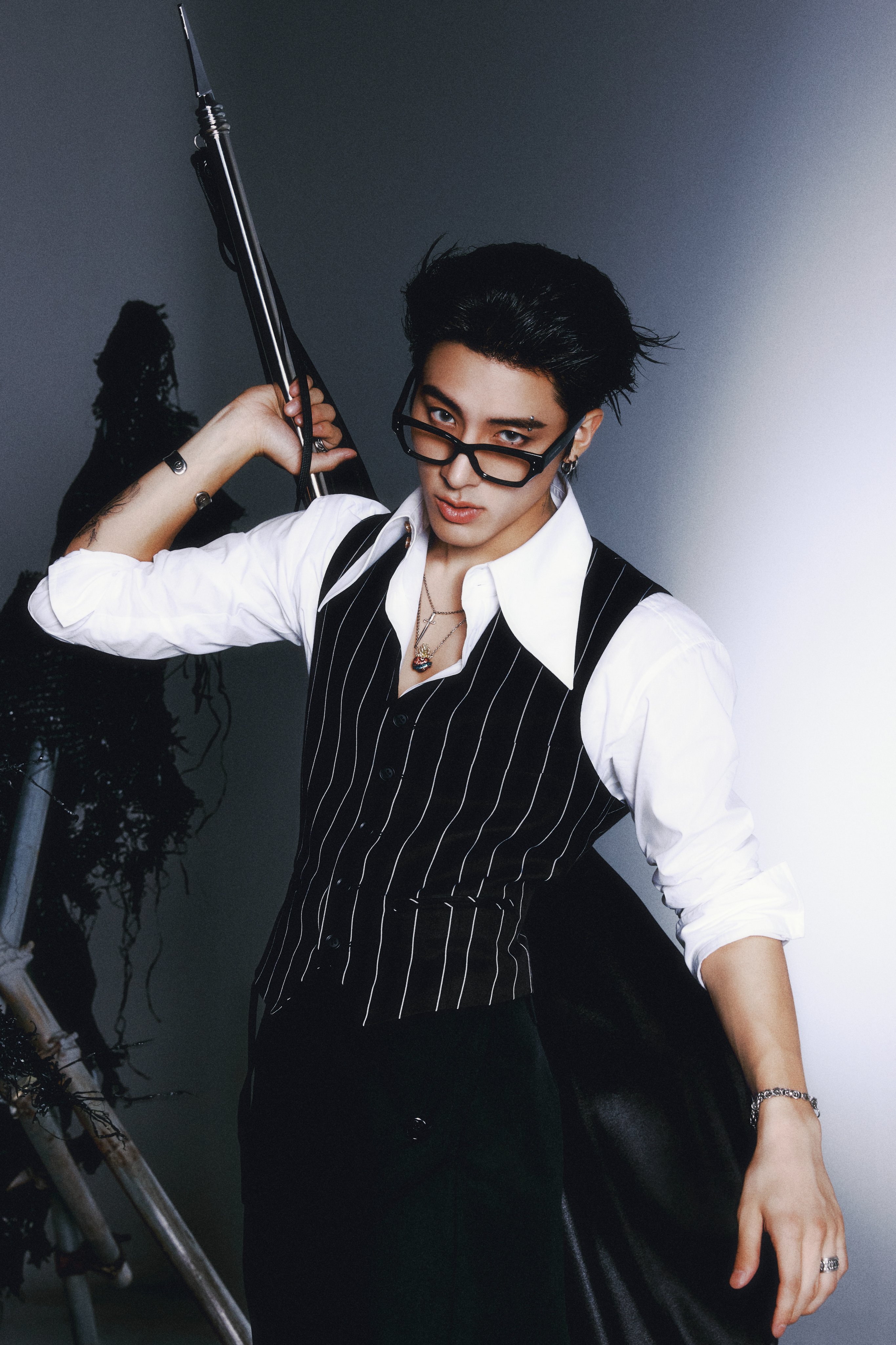 THE BOYZ Eric孙英宰预告照 眼镜赛高👓🥵 ​​​