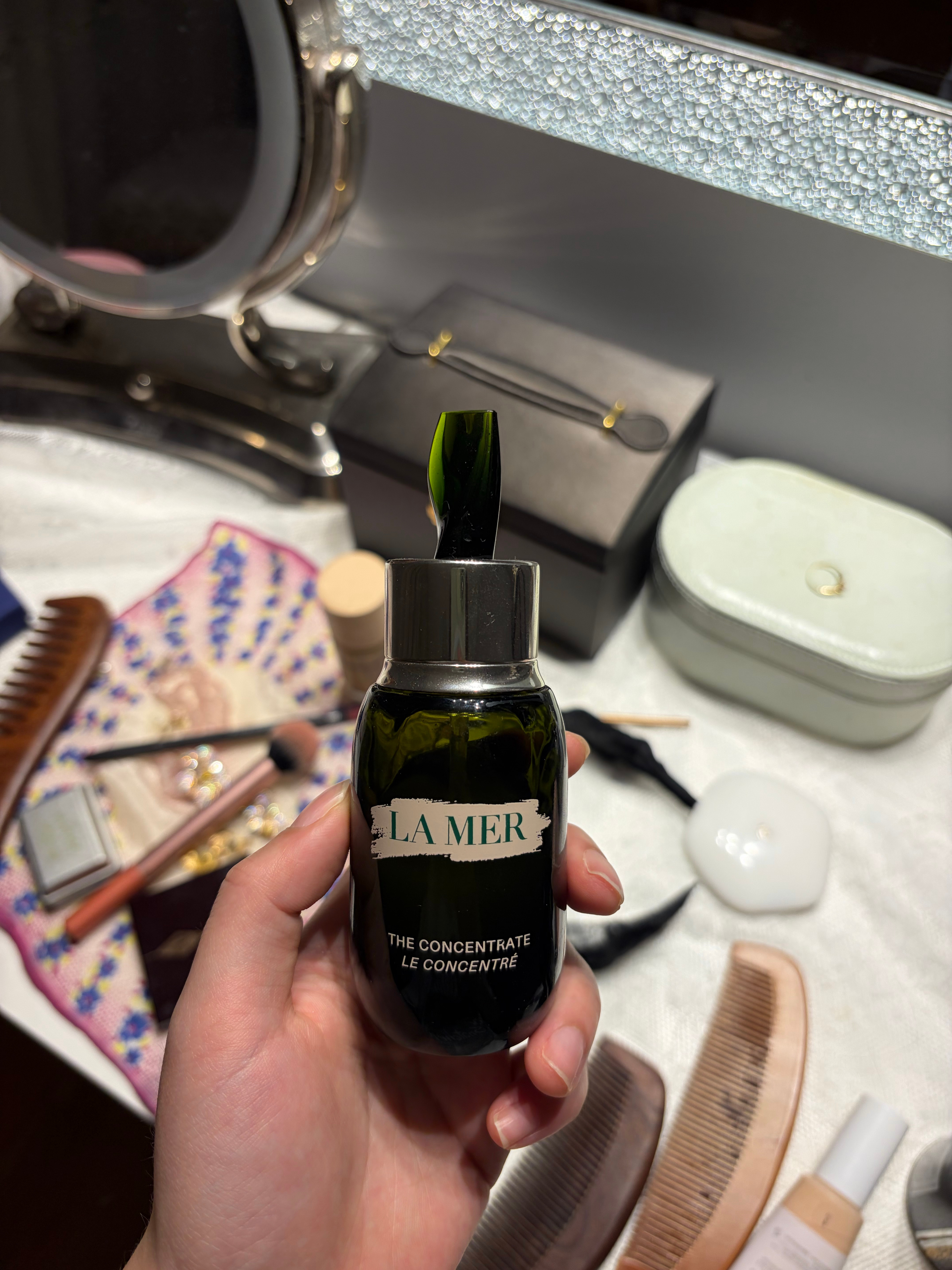 我妈说这个面膜比海蓝之谜还好用（夸张修辞手法）打算把我拍剩下的全部拿去给小姐妹们