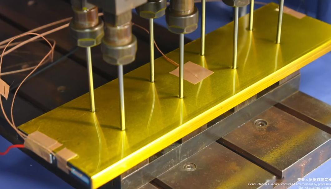 当行业在性能与成本间摇摆，宁波团队用 “多砸千元” 的选择，体现了对用户安全的极