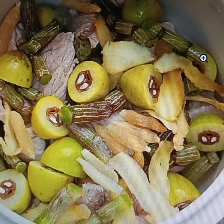 作为熬夜党，我简直太懂内火旺盛的痛苦了！作息乱、饮食重口、情绪压力，随便一个都能