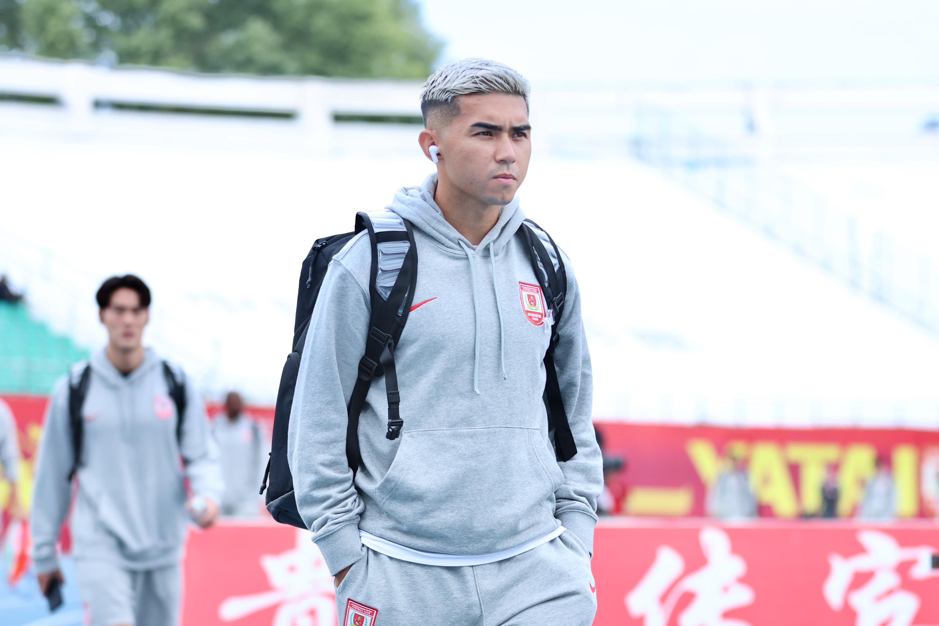 艾菲尔丁任阿图什杯喀什库克兰主帅，队内多位职业球员