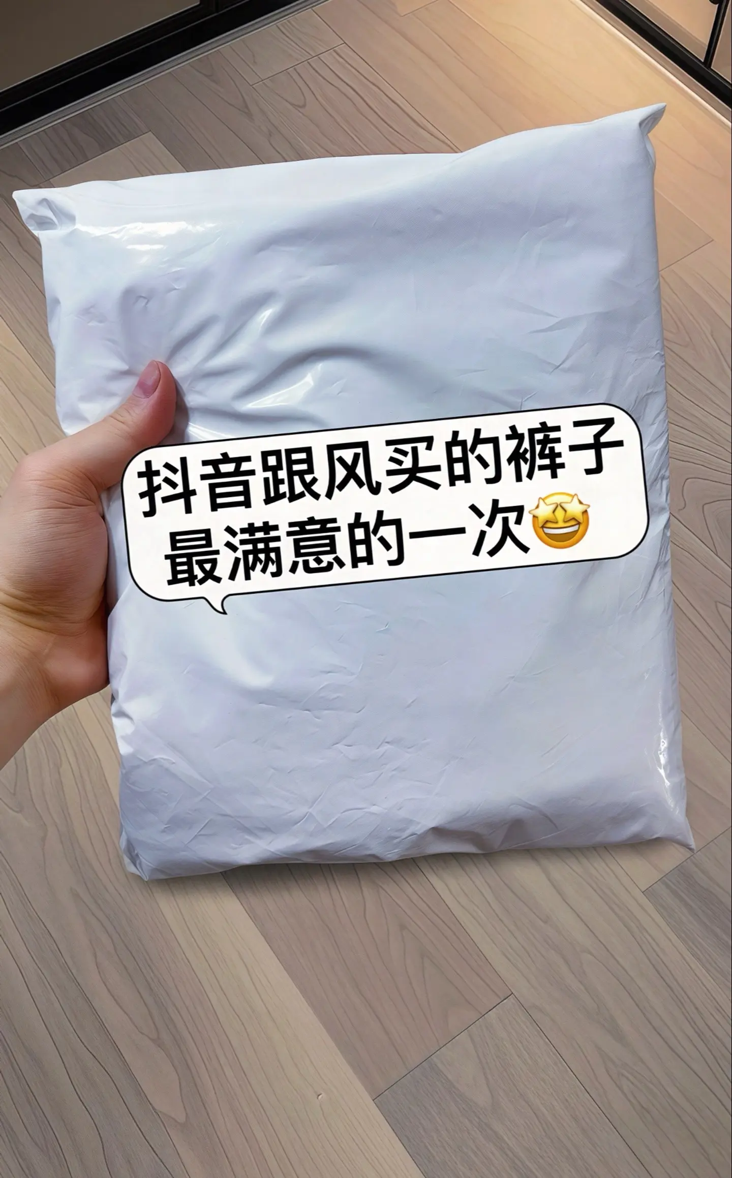 一眼爱上的泼墨破洞直筒牛仔裤！高腰设计秒提腰线，大长腿立现，视觉上拉长...