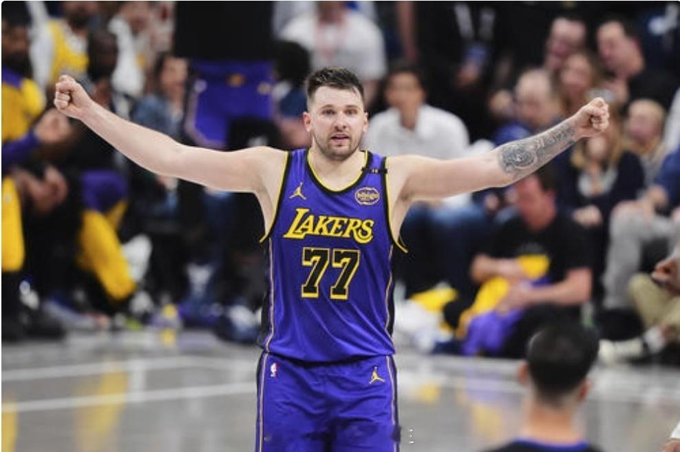 湖人名宿：东契奇必须让队友参与到进攻中，少跟裁判抱怨NBA常规赛继续进行，湖人今