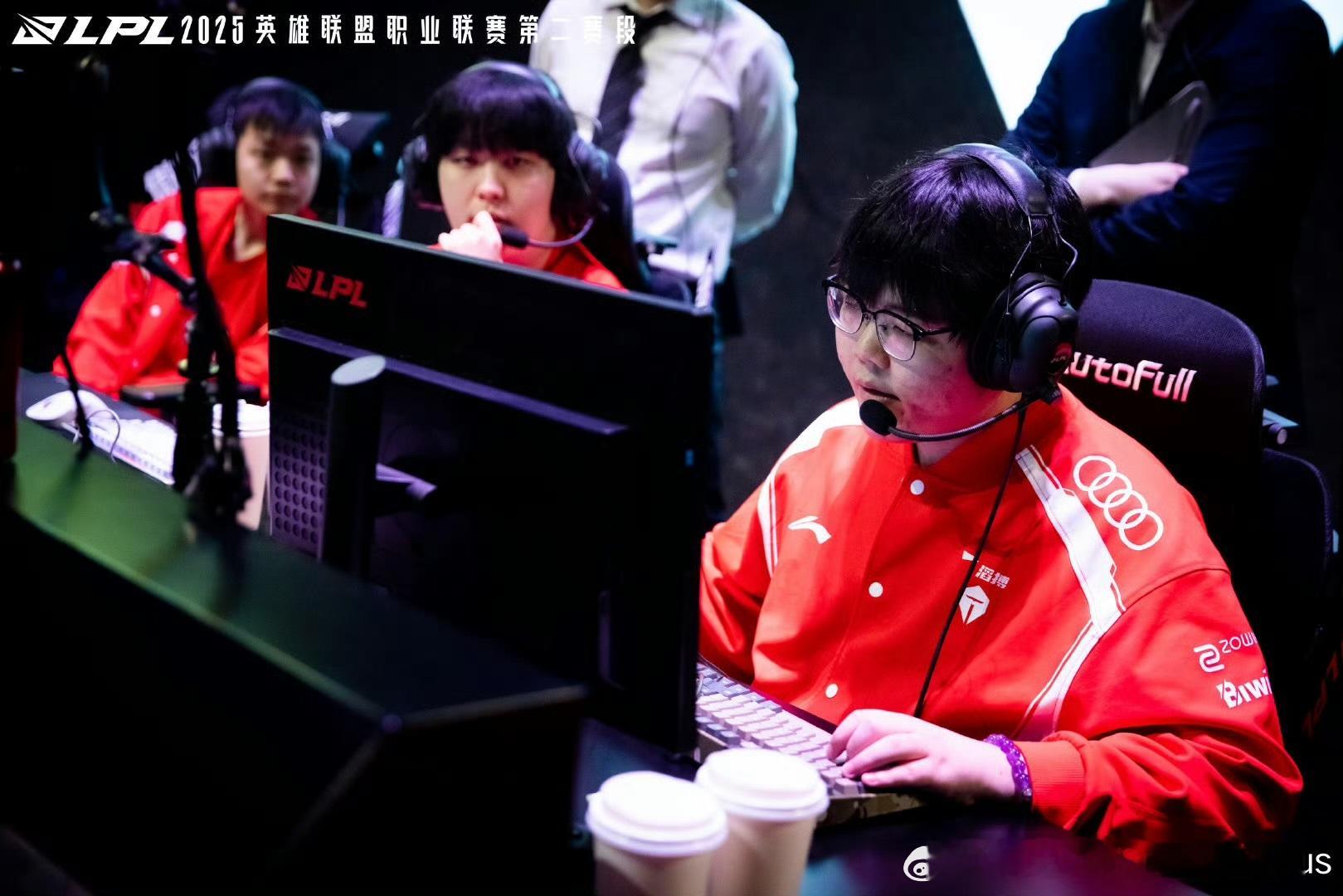 发布TES赛后返图2025LPL第二赛段TOP_ESPORTS[超话] ​​​