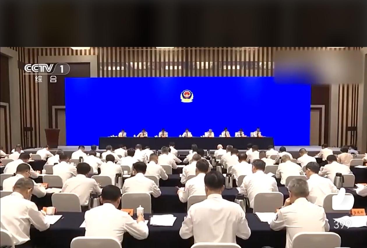 全国200多万公安民警正守护着安宁，书写着忠诚。作为曾经的一员，我参与并见证了同