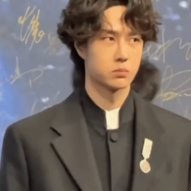 怎么，也开始走玉玉的路线了？ 