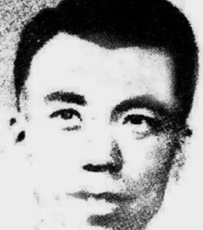 1952年，志愿军战士张文荣被美军俘虏后叛变，经过改造后，张文荣被安排打入志愿军
