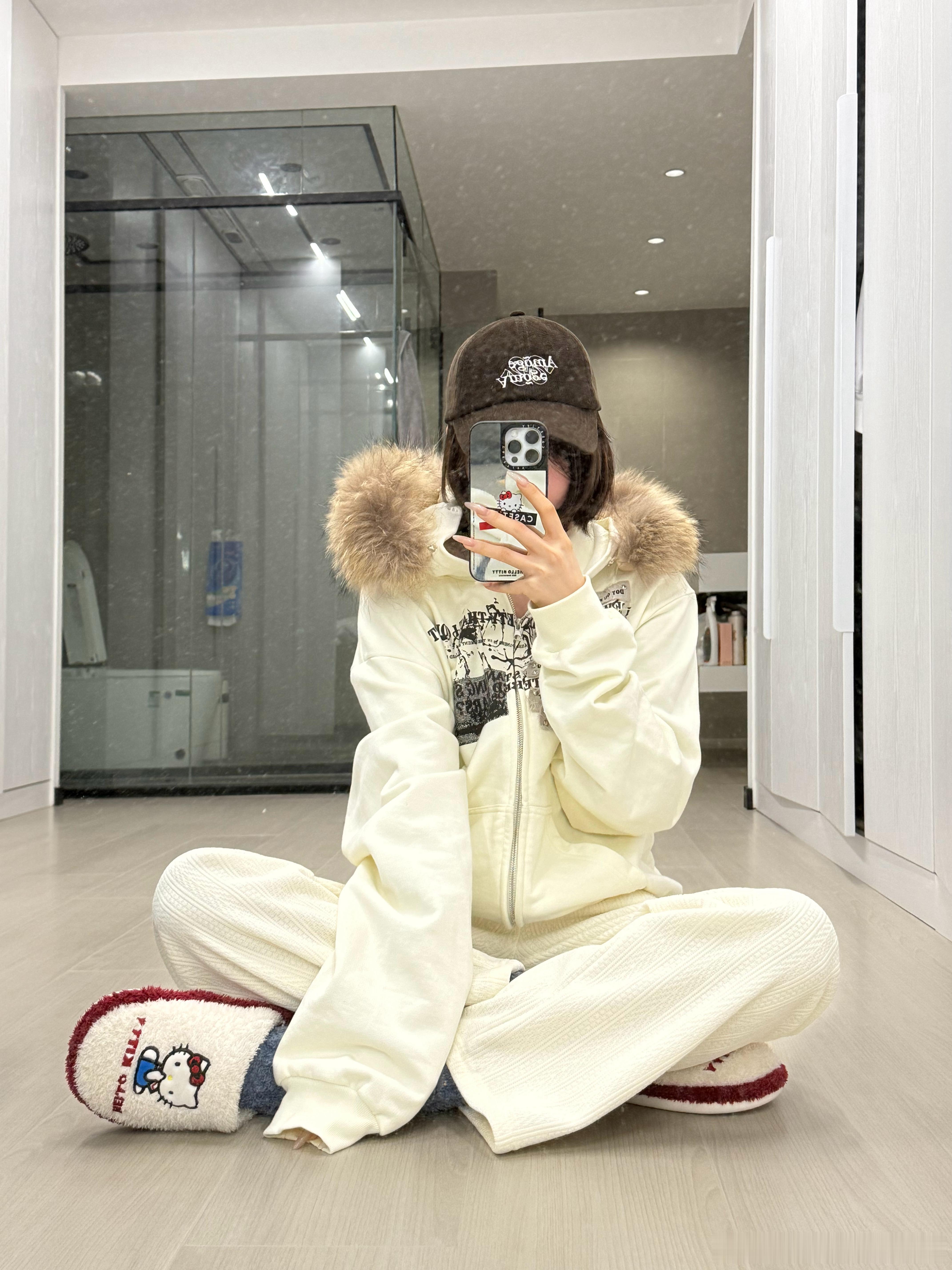 最近天冷到不想出门，直到买了这个裤子哈哈哈哈冬天真的离不开一条自带薄绒的休闲裤暖