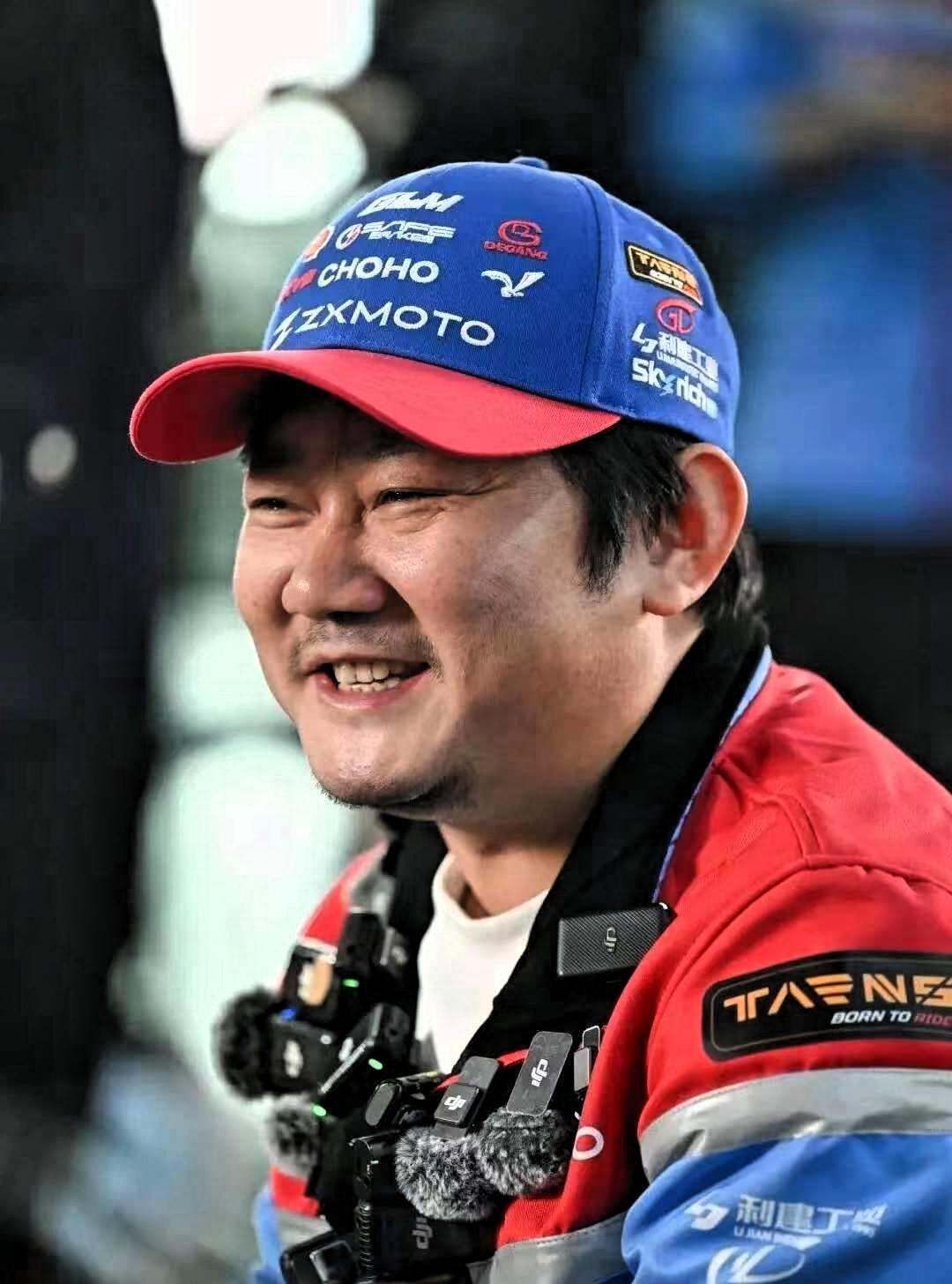 订单爆单！
张雪机车官宣：大量招人，
退役军人优先 年补5000元...
 这一