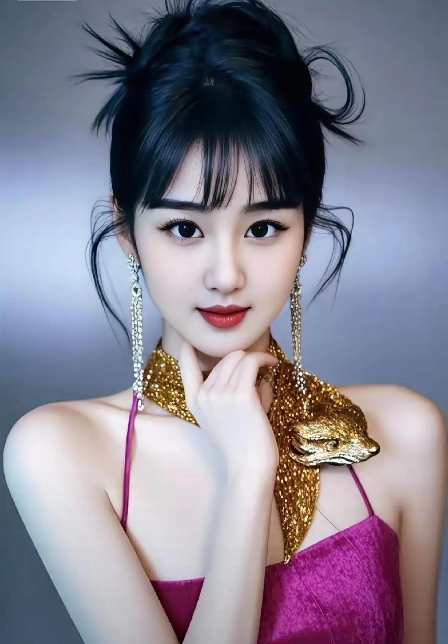 夕阳西下，海面似被大自然打翻了金色的颜料盘。海色熔金，那金黄与湛蓝交融，如梦幻织