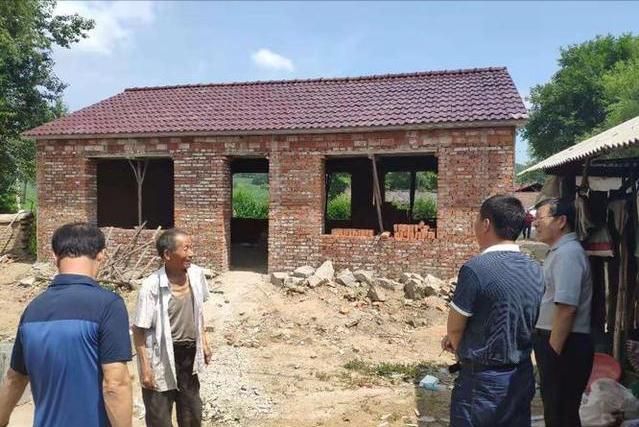 农村住房或将统一规划，每户农民有18万补偿款，是真是假？
农村带给大家的印象一向