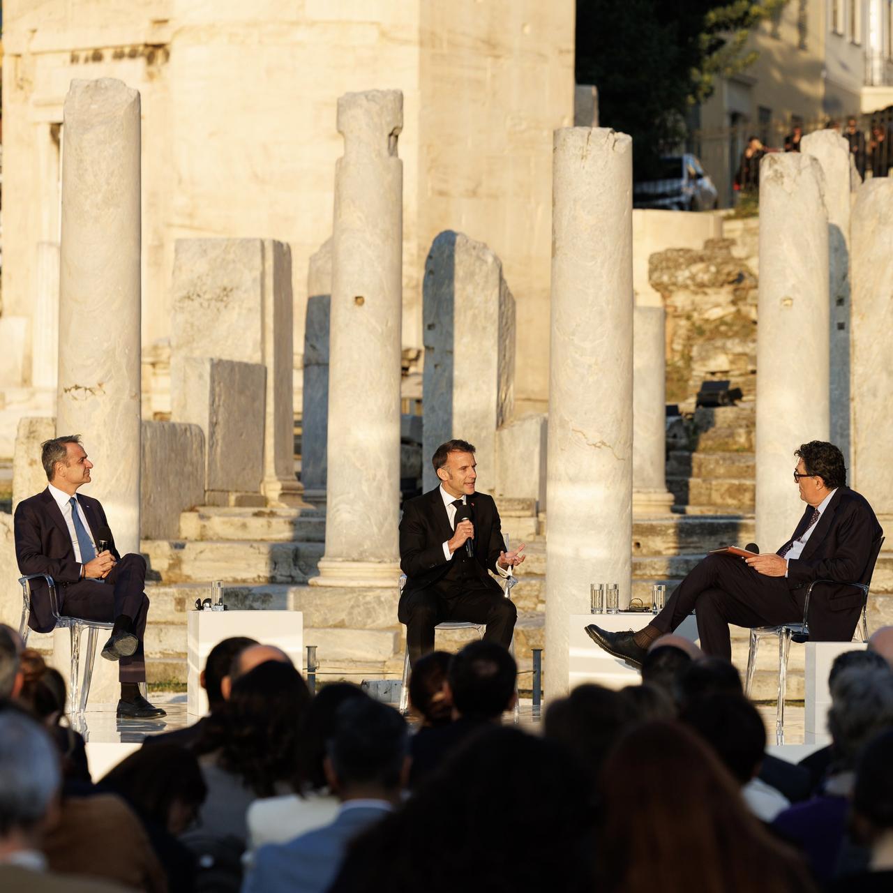 4月24日，法国总统马克龙对希腊进行为期两天的访问，在演讲期间，特别提到了美俄中