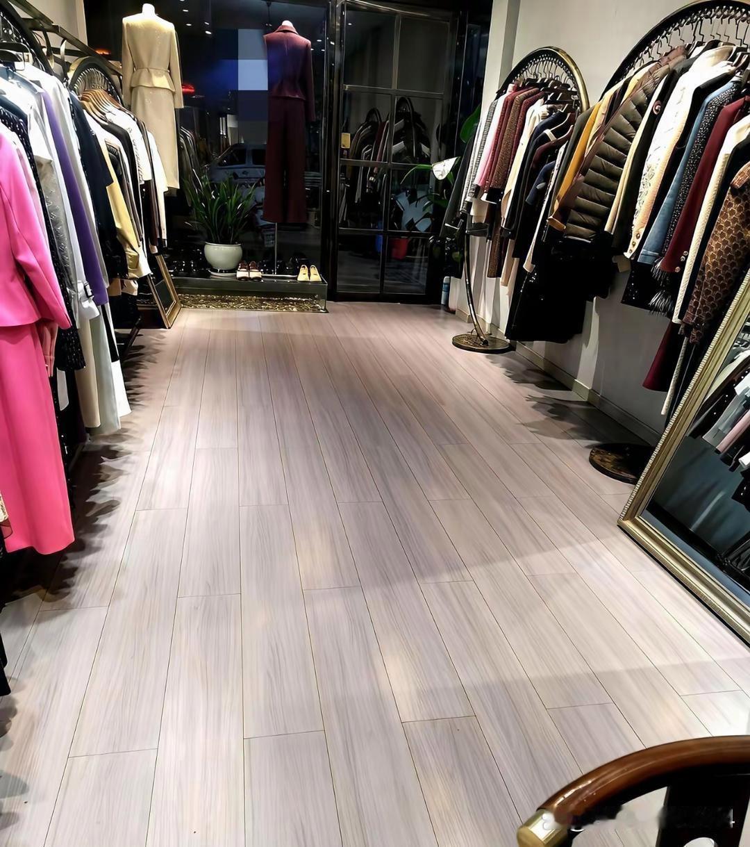 我就很费解，为什么有的服装店根本没有生意，而且还一直开着？谁知道这是什么原因？