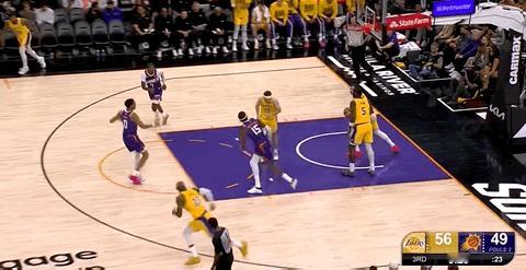 詹姆斯第三节第一球，快攻冲起来！湖人vs太阳