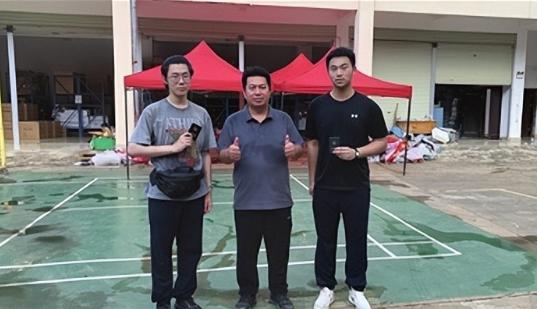 刷到个新闻给我看愣了。

上海两个刚高考完的小孩，骗妈妈说去无锡旅游，转头坐12