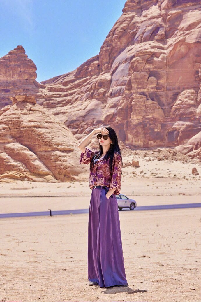 迪丽热巴 赵昭仪 花少埃尔奥拉的大片拍摄现场 气场二米八 果然美女怎么拍都好看！