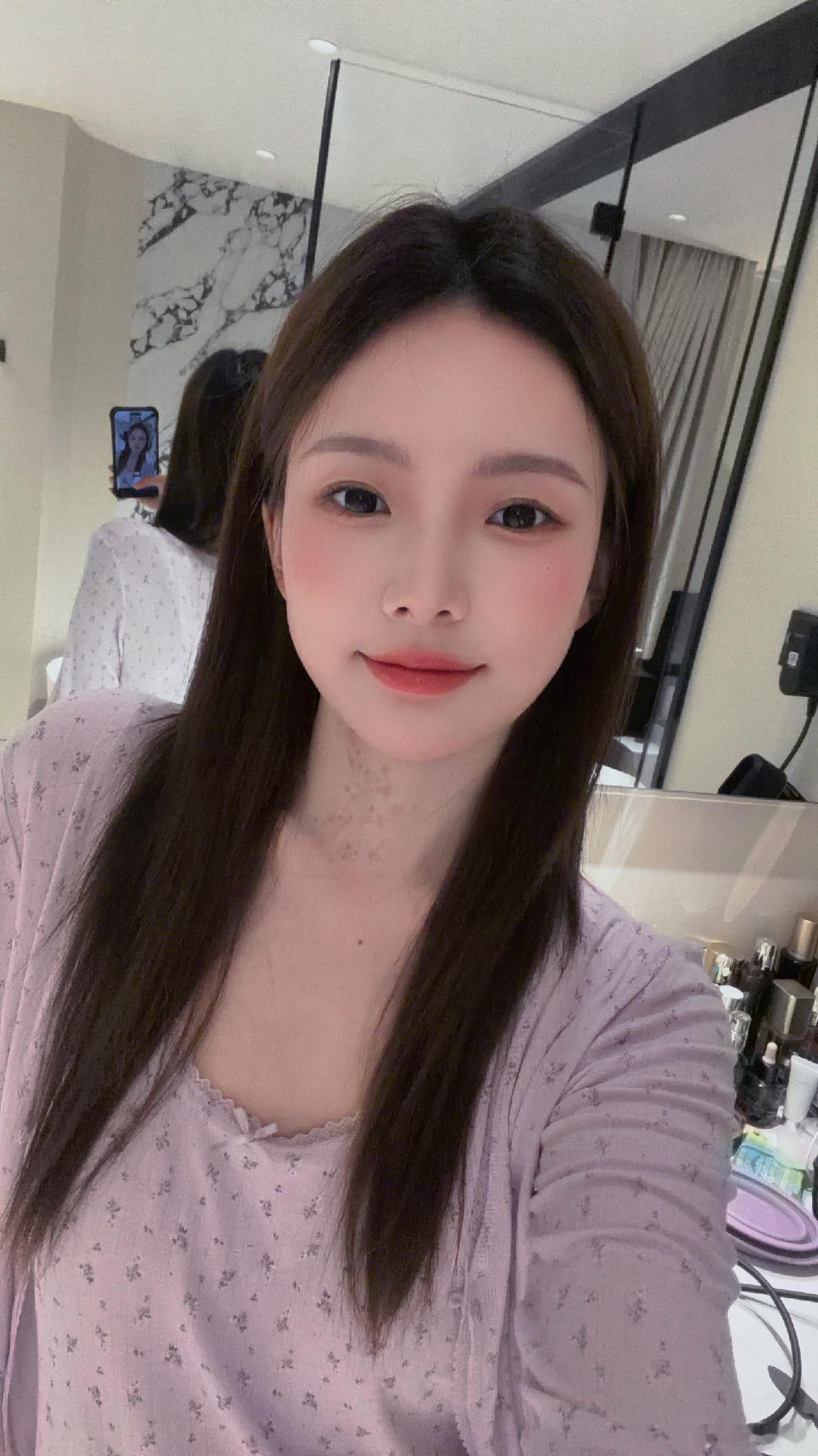 陈卓璇当拾巡回演唱会 czx陈卓璇首张个人专辑当拾 “看着你，不仅仅是看着你，我
