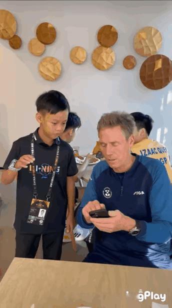 王皓，请你多和儿子好好学习！

没想到，王皓儿子竟拥有如此出色的英文能力，可以与